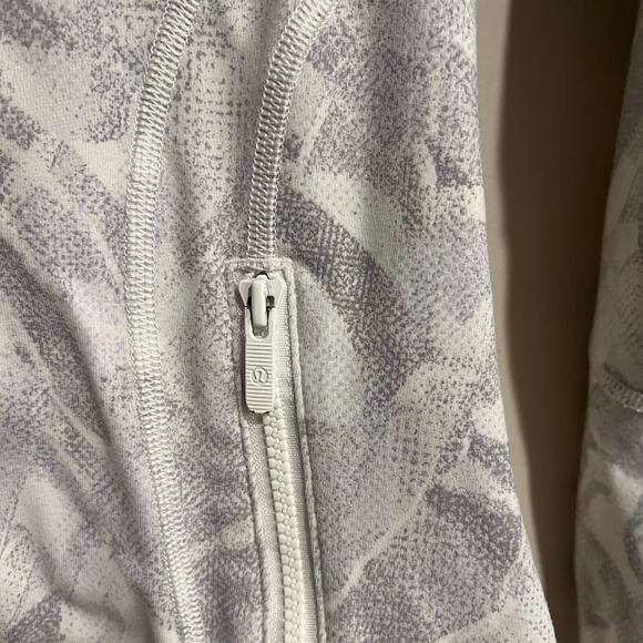 Lululemon Define Jacket Gray White Graphic Print Luon  Size 2 - Picture 6 of 6
